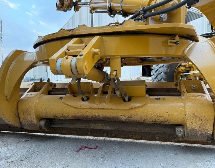 CATERPILLAR  140 AWD ***IMPECCABLE***